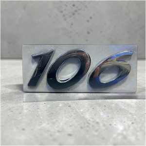 Logo en lettres métalliques pour peugeot 106